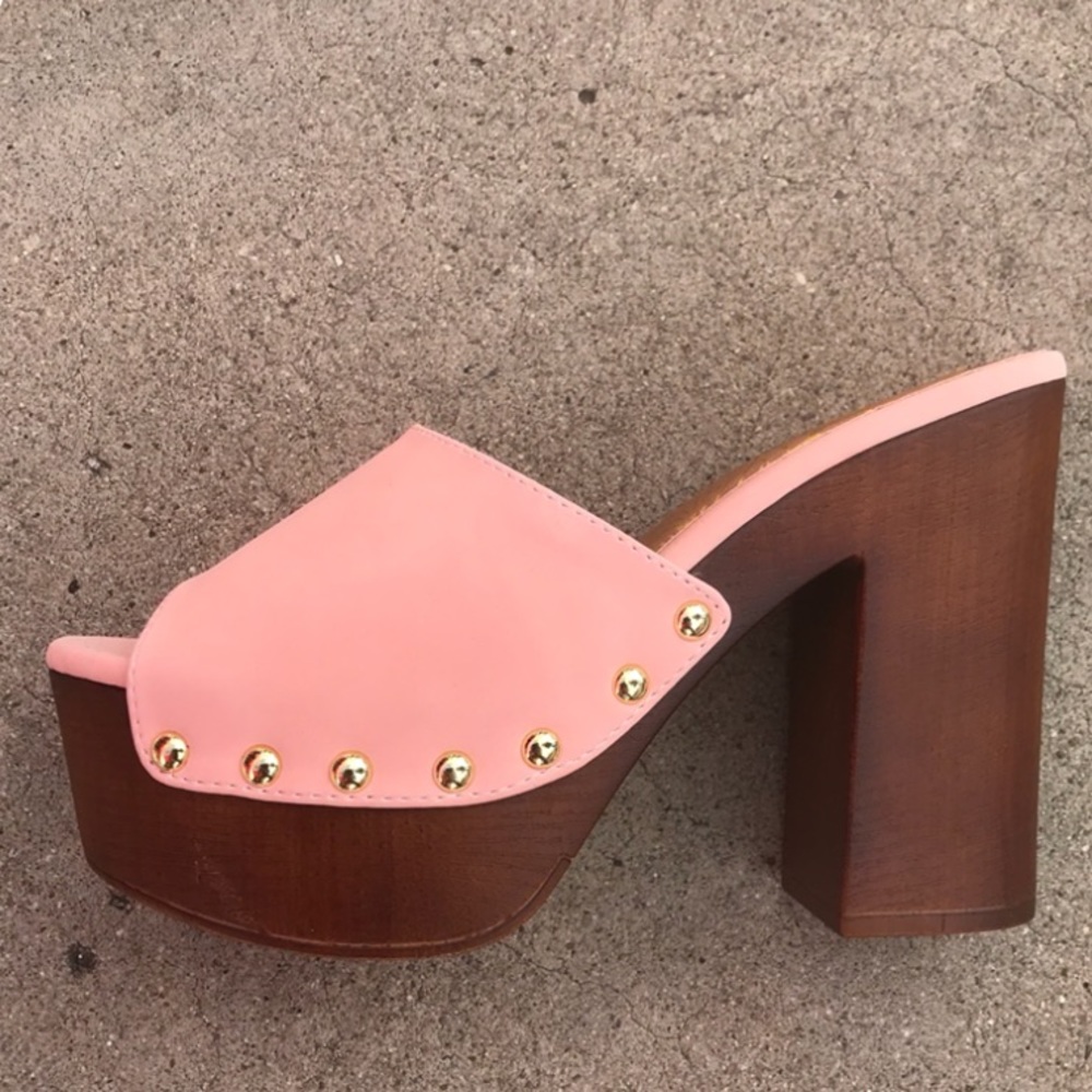 🌸 Qupid retro blush platform wood Heel w/ rivets